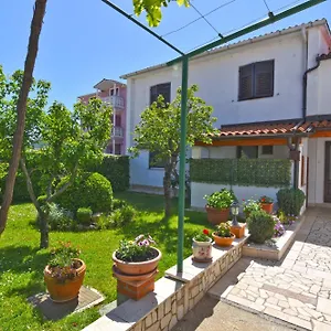 Nevina 1230 Apartman Póla
